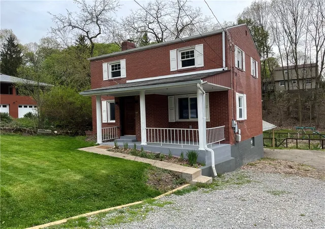Photo 1 of Single family home for sale at 611 W Sutter Rd, Glenshaw, PA 15116 | MLS# 1778447 | Listing updated on 2026-10-09