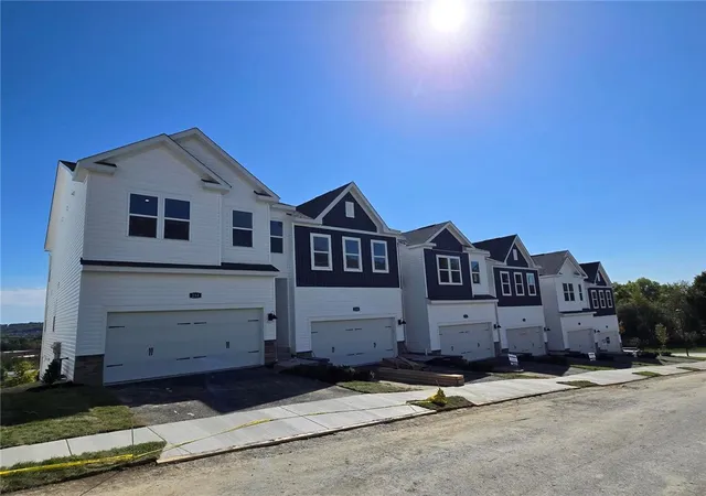 Photo 2 of Townhouse for sale at 208 Paddock Ln, Harmony, PA 16037 | MLS# 1778511 | Listing updated on 2026-10-09