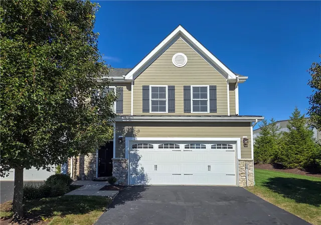Listing Photo 2 - Condo for sale in building located at 2045 Cool Springs Dr, Pittsburgh, PA 15234