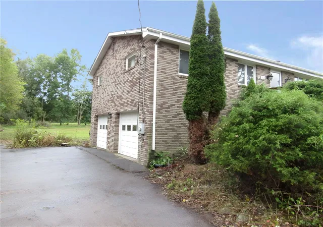Photo 2 of Single family home for sale at 312 Leslie Rd, Valencia, PA 16059 | MLS# 1778583 | Listing updated on 2026-10-10