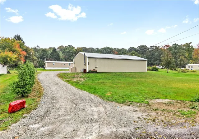 Photo 3 of Single family home for sale at 323 Crestview Dr, Mt Pleasant Twp, PA 15610 | MLS# 1778594 | Listing updated on 2026-10-14