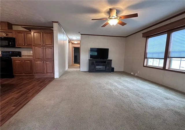 Photo 3 of Manufactured home for sale at 132 Treesdale Dr, Cranberry Twp, PA 16066 | MLS# 1778605 | Listing updated on 2026-10-12