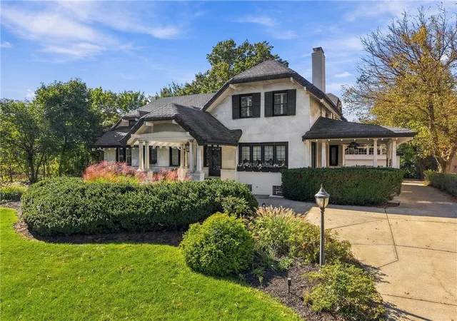 Single family home for sale at 940 Washington Rd, Mt Lebanon, PA 15228 | MLS# 1778030