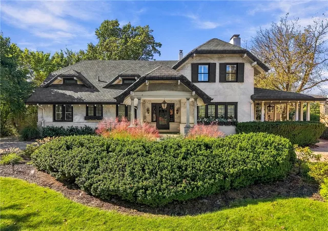 Photo 2 of Single family home for sale at 940 Washington Rd, Mt Lebanon, PA 15228 | MLS# 1778030 | Listing updated on 2026-10-13