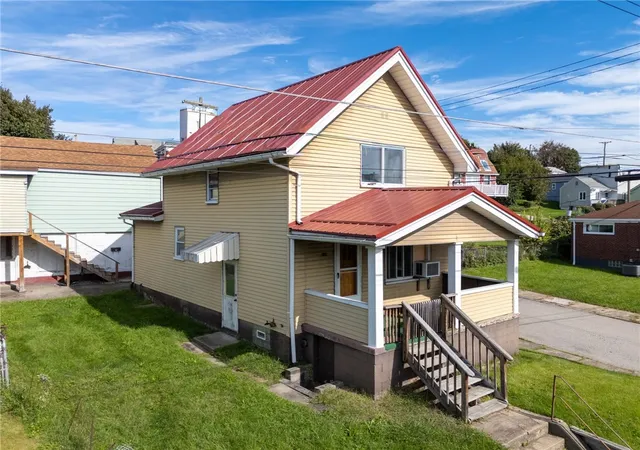 Photo 3 of Single family home for sale at 140 Hamilton St, Homestead, PA 15120 | MLS# 1778297 | Listing updated on 2026-10-10