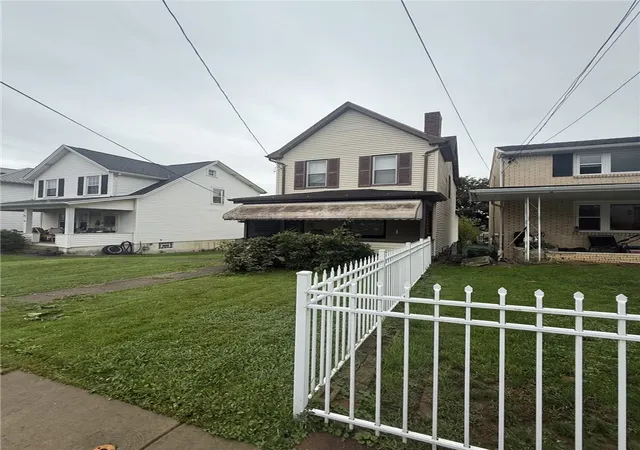Photo 4 of Single family home for sale at 912 Summit St, Mc Keesport, PA 15132 | MLS# 1778739 | Listing updated on 2026-10-12