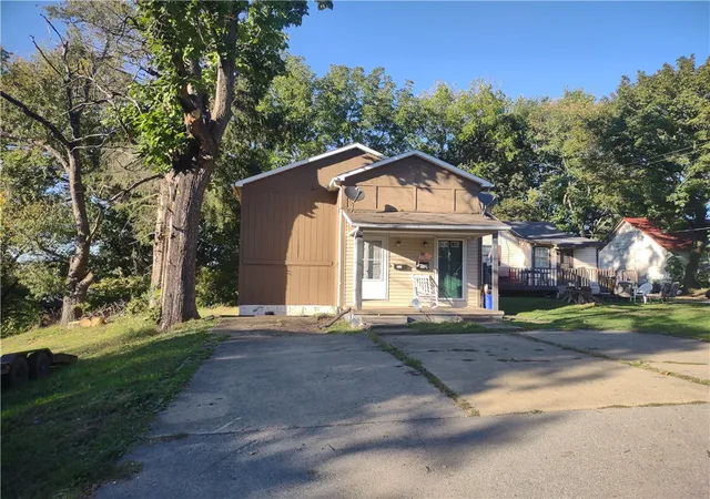 Photo 1 of Multi family home for sale at 731 E 7315 Main St, New Castle, PA 16101 | MLS# 1778744 | Listing updated on 2026-10-21
