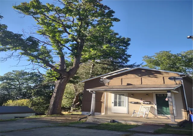 Photo 2 of House for sale at 731 E 7315 Main St, New Castle, PA 16101 | MLS# 1778744 | Listing updated on 2026-10-21