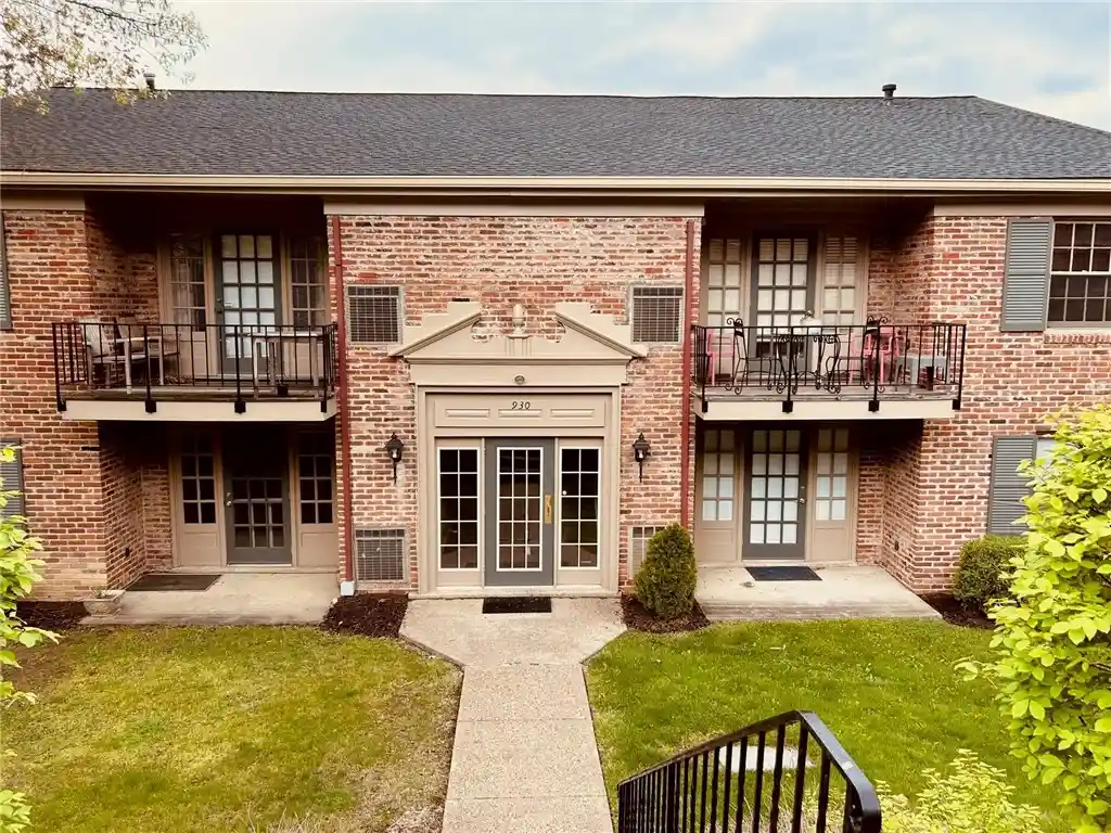 Listing Photo 1 - Condo for sale in 930 Margarite Dr located at 930 Margarite Dr, Pittsburgh, PA 15216 - Unit 930 Margarite Dr