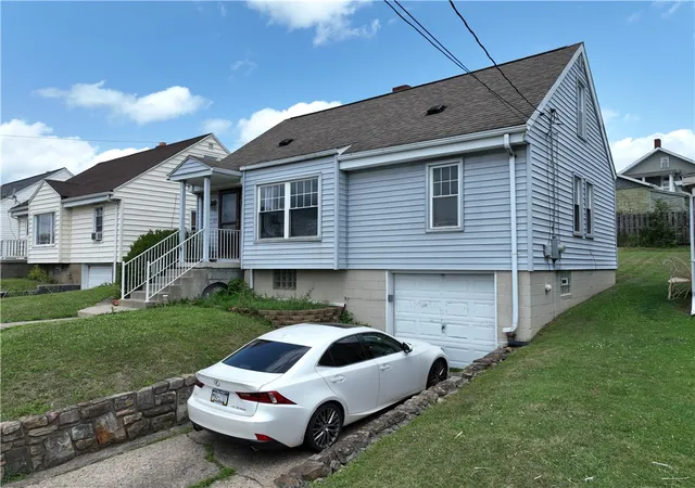 Photo 2 of Single family home for sale at 29 Crest St, Uniontown, PA 15401 | MLS# 1778753 | Listing updated on 2026-10-12