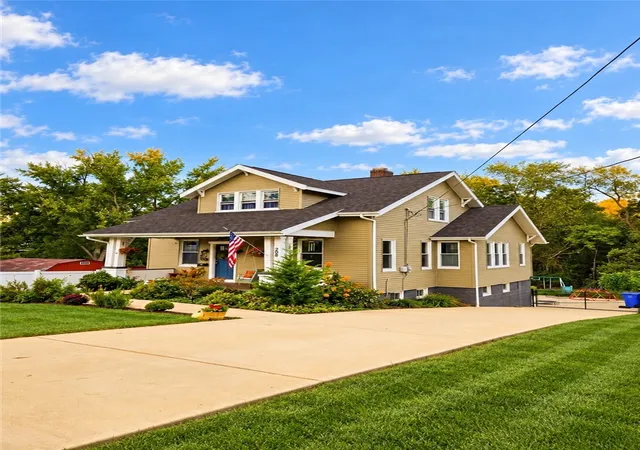 Photo 2 of Single family home for sale at 208 Widmer Ave, Lower Burrell, PA 15068 | MLS# 1778727 | Listing updated on 2026-10-15