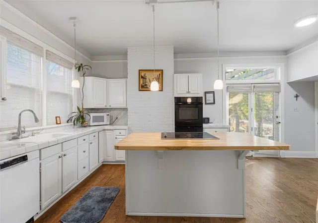 Photo 3 of Single family home for sale at 304 Bower Hl Rd, Mt Lebanon, PA 15228 | MLS# 1778333 | Listing updated on 2026-10-20