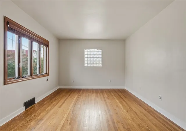 Photo 3 of Single family home for sale at 5555 Camelia St, Pittsburgh, PA 15201 | MLS# 1778867 | Listing updated on 2026-10-12