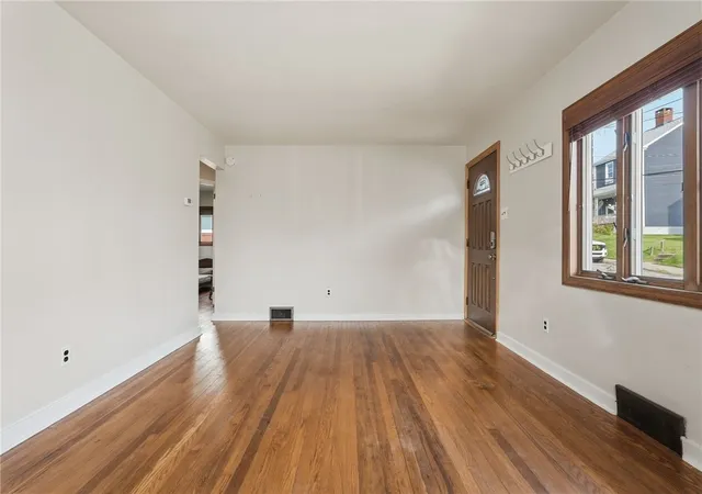 Photo 4 of Single family home for sale at 5555 Camelia St, Pittsburgh, PA 15201 | MLS# 1778867 | Listing updated on 2026-10-12