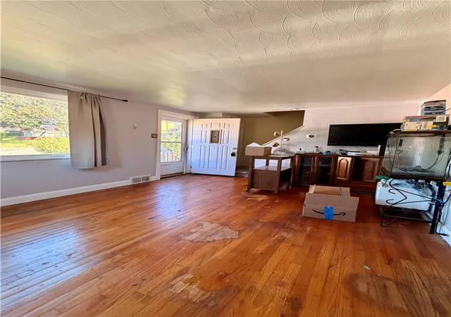 Photo 3 of Single family home for sale at 271 Kohen St, Pittsburgh, PA 15234 | MLS# 1778910 | Listing updated on 2026-10-12