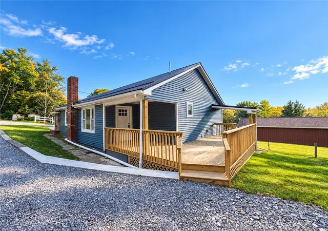 Photo 2 of Single family home for sale at 420 Church St, Ellwood City, PA 16117 | MLS# 1778924 | Listing updated on 2026-10-12