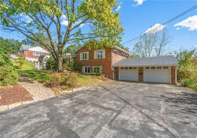 Photo 1 of Single family home for sale at 305 Banbury Ln, Harrison Twp, PA 15065 | MLS# 1778952 | Listing updated on 2026-10-13