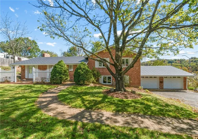 Photo 2 of Single family home for sale at 305 Banbury Ln, Harrison Twp, PA 15065 | MLS# 1778952 | Listing updated on 2026-10-13
