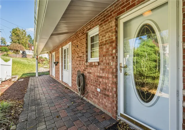 Photo 3 of Single family home for sale at 305 Banbury Ln, Harrison Twp, PA 15065 | MLS# 1778952 | Listing updated on 2026-10-13