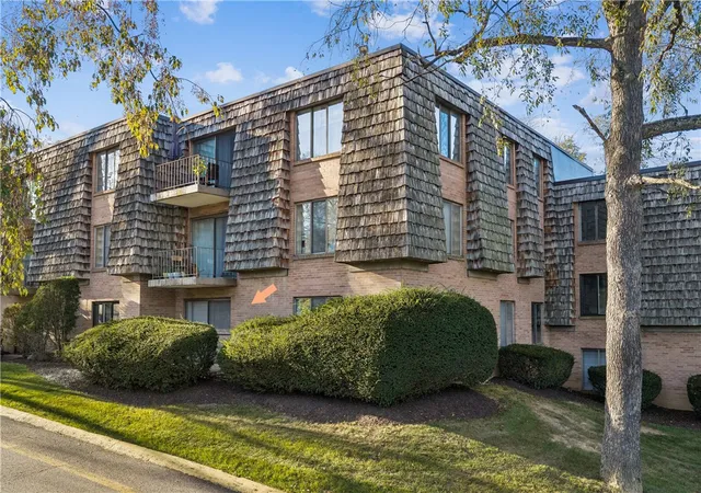 Photo 2 of Condo for sale at 1113 Forest Green Dr, Coraopolis, PA 15108 | MLS# 1778962 | Listing updated on 2026-10-13