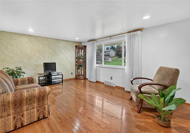 Photo 3 of Single family home for sale at 243 Clever Rd, Robinson Twp, PA 15136 | MLS# 1778768 | Listing updated on 2026-10-19