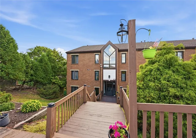 Photo 2 of Condo for sale at 1845 Clayton Ave #102, Perry Hilltop, PA 15214 | MLS# 1778790 | Listing updated on 2026-10-13