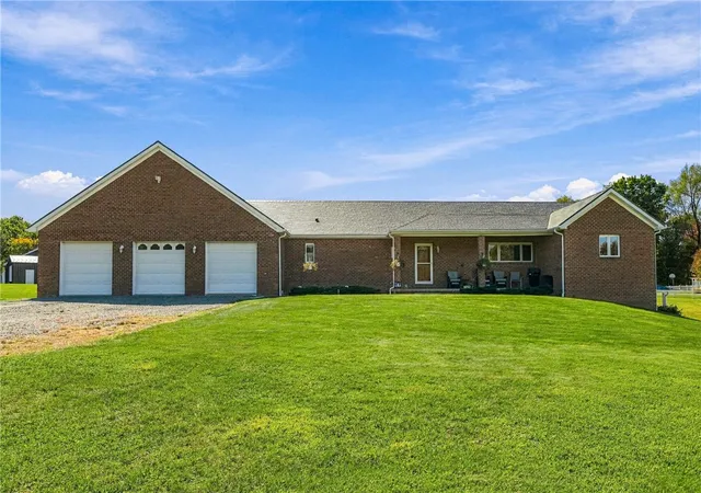 Single family home for sale at 106 Rushford Ln, Penn Twp, PA 16002 | MLS# 1778929