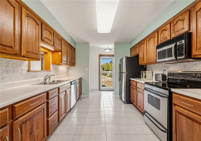 Photo 3 of Single family home for sale at 106 Rushford Ln, Penn Twp, PA 16002 | MLS# 1778929 | Listing updated on 2026-10-20