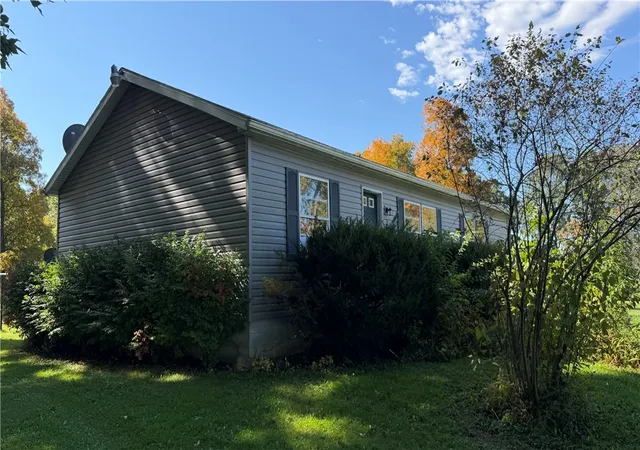 Photo 3 of Manufactured home for sale at 114 Homer Rd, Delaware Twp, PA 16124 | MLS# 1779131 | Listing updated on 2026-10-19