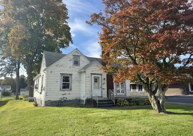 Photo 2 of Single family home for sale at 2003 Wilmington Rd, Neshannock Twp, PA 16105 | MLS# 1779143 | Listing updated on 2026-10-14