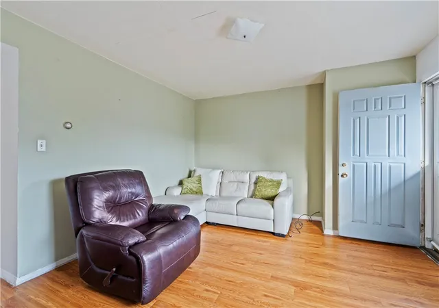 Photo 3 of Townhouse for sale at 555 Peter St, Verona, PA 15147 | MLS# 1778478 | Listing updated on 2026-10-14