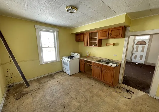 Photo 3 of Single family home for sale at 846 Florence Ave, East Mc Keesport, PA 15035 | MLS# 1779189 | Listing updated on 2026-10-14