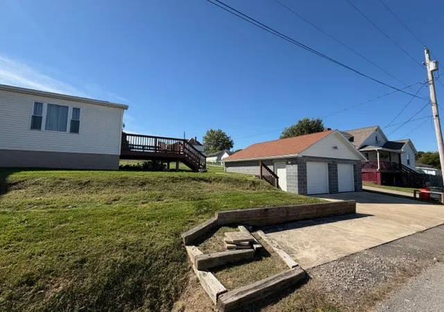 Photo 4 of Single family home for sale at 300 Clarendon Ave, Uniontown, PA 15401 | MLS# 1778696 | Listing updated on 2026-10-14