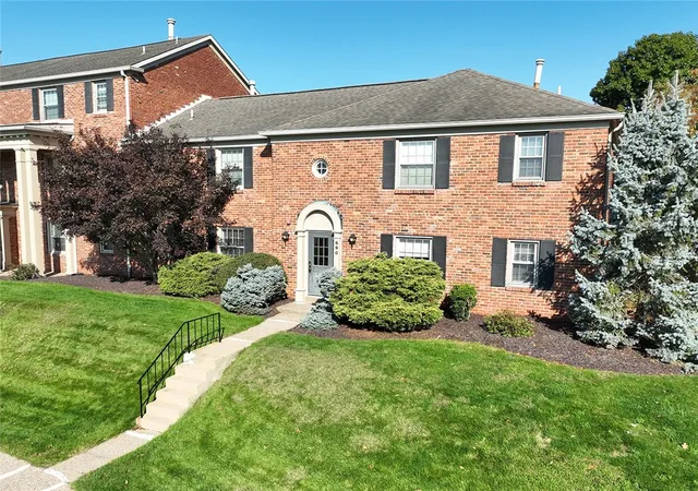 Listing Photo 1 - Condo for sale in building located at 690 Robinwood, Pittsburgh, PA 15216 - Unit #B