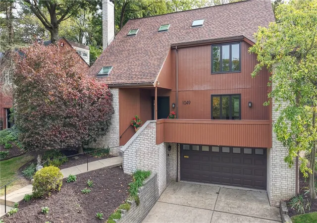 Single family home for sale at 1049 Lindendale Dr, Mt Lebanon, PA 15243 | MLS# 1778958