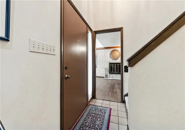 Photo 3 of Single family home for sale at 1049 Lindendale Dr, Mt Lebanon, PA 15243 | MLS# 1778958 | Listing updated on 2026-10-17