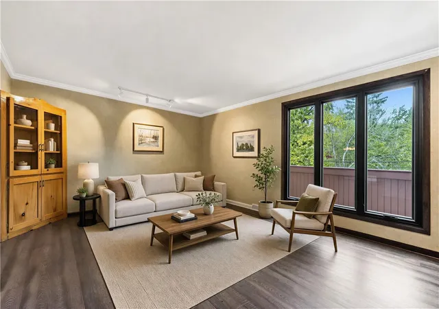 Photo 3 of Single family home for sale at 1049 Lindendale Dr, Mt Lebanon, PA 15243 | MLS# 1778958 | Listing updated on 2026-10-17