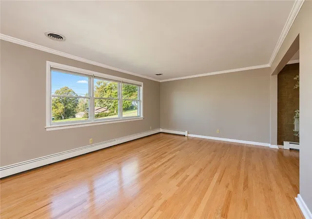 Photo 4 of Single family home for sale at 974 Greensburg Pike, Wilkins Twp, PA 15112 | MLS# 1778918 | Listing updated on 2026-10-20