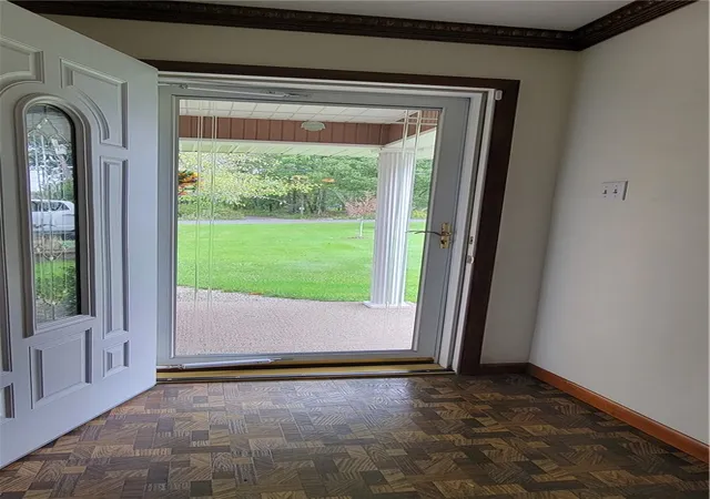 Photo 2 of Single family home for sale at 395 S Lynn Ave, Somerset Twp, PA 15501 | MLS# 1779343 | Listing updated on 2026-10-17