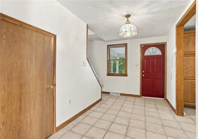 Photo 3 of Single family home for sale at 410 Main St, Twp Of But Sw, PA 16045 | MLS# 1779225 | Listing updated on 2026-10-20
