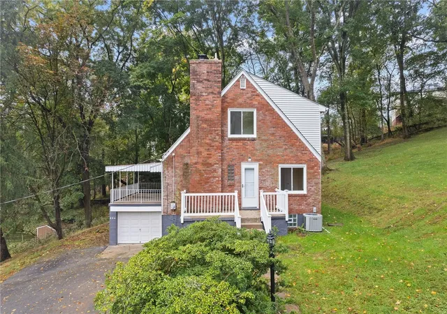 Photo 1 of Single family home for sale at 664 Manoah Dr, Bethel Park, PA 15102 | MLS# 1776779 | Listing updated on 2026-10-15
