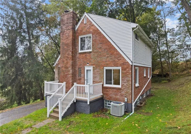Photo 2 of Single family home for sale at 664 Manoah Dr, Bethel Park, PA 15102 | MLS# 1776779 | Listing updated on 2026-10-15