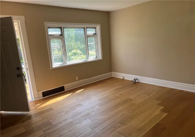 Photo 3 of Single family home for sale at 1038 Hamilton Ave, Farrell, PA 16121 | MLS# 1779354 | Listing updated on 2026-10-16
