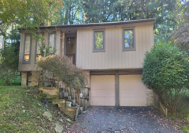 Photo 1 of Single family home for sale at 565 Jefferson St, Pittsburgh, PA 15237 | MLS# 1779362 | Listing updated on 2026-10-17