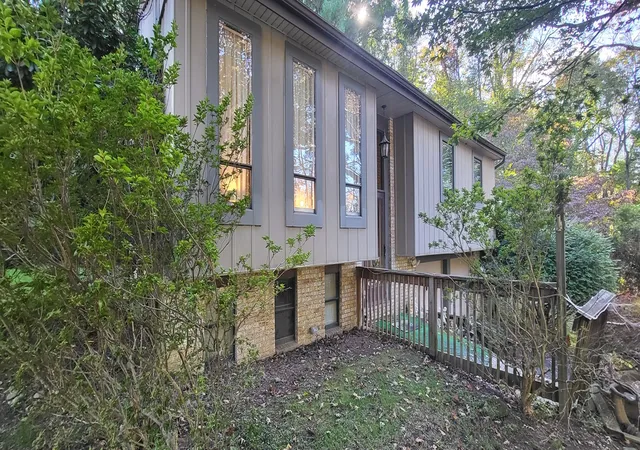 Photo 3 of Single family home for sale at 565 Jefferson St, Pittsburgh, PA 15237 | MLS# 1779362 | Listing updated on 2026-10-17