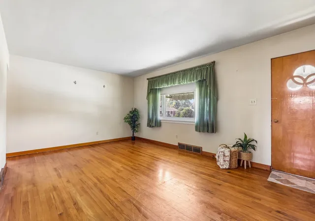 Photo 4 of Single family home for sale at 249 Alder St, New Kensington, PA 15068 | MLS# 1779367 | Listing updated on 2026-10-17