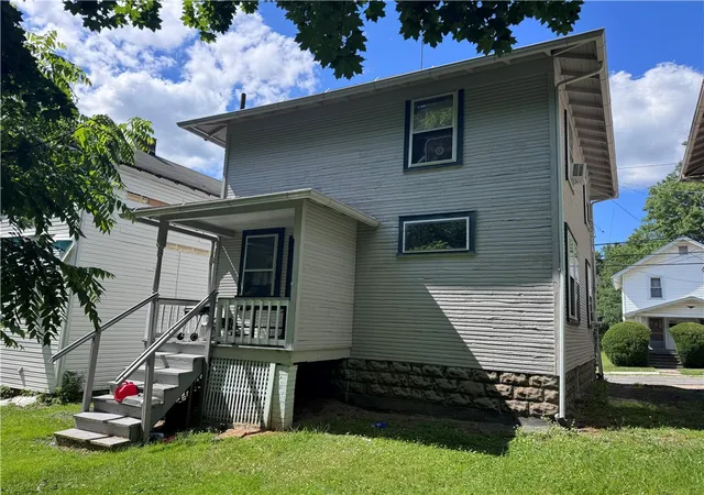 Photo 2 of Single family home for sale at 668 Hull St, Sharon, PA 16146 | MLS# 1779314 | Listing updated on 2026-10-19
