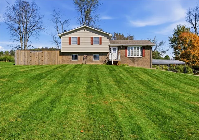 Photo 3 of Single family home for sale at 501 Scanga Dr, Lower Burrell, PA 15068 | MLS# 1779213 | Listing updated on 2026-10-21