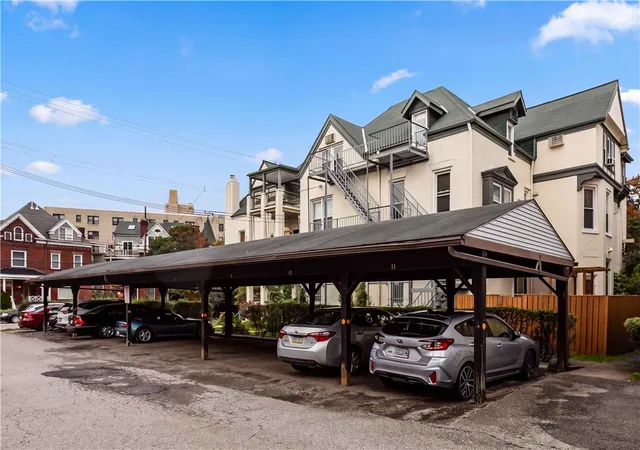 Listing Photo 5 - Condo for sale in building located at 400 S Highland Ave, Pittsburgh, PA 15206 - Unit #11