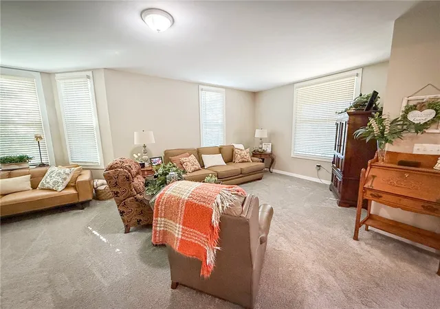 Photo 4 of Single family home for sale at 170 Oak St, Butler, PA 16001 | MLS# 1779397 | Listing updated on 2026-10-21
